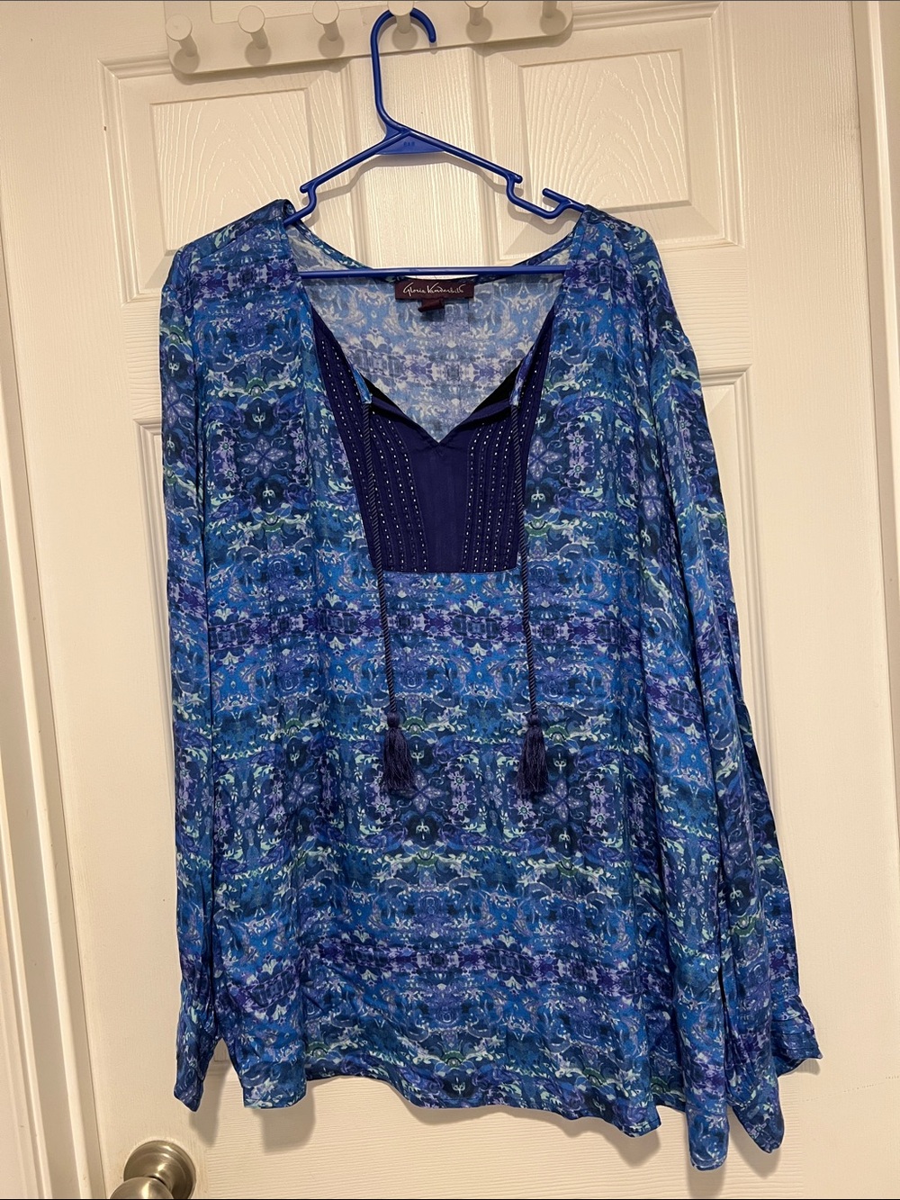 Gloria Vanderbilt Blue and Teal Patterned Top